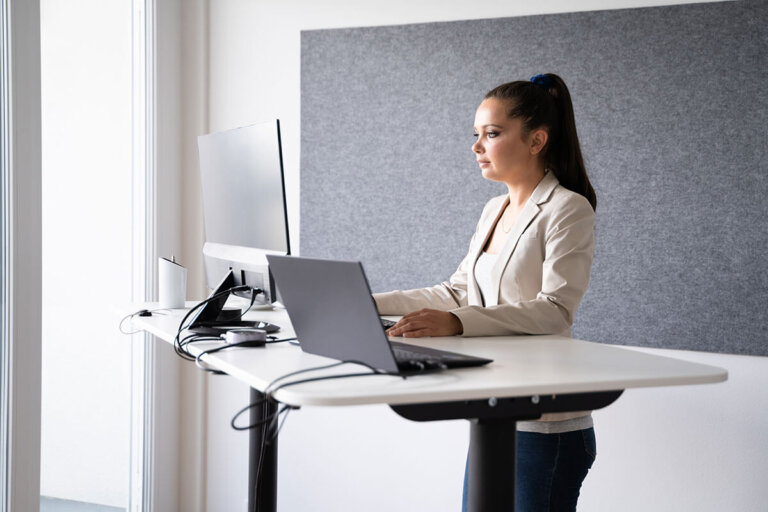 bureau assis debout