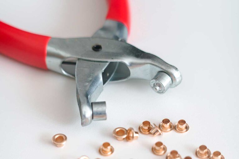 pince à rivets