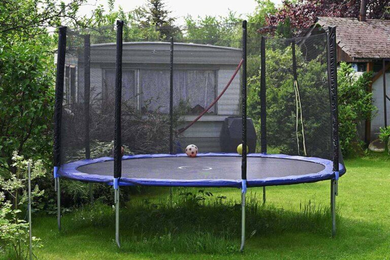 trampoline de jardin